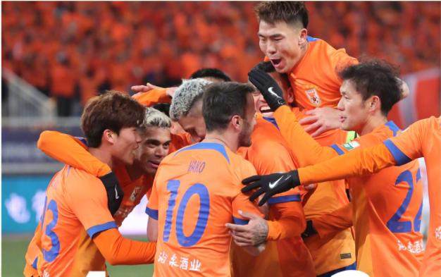 【中超】克雷桑闪击贾德松头球 泰山4比2亚泰开门红