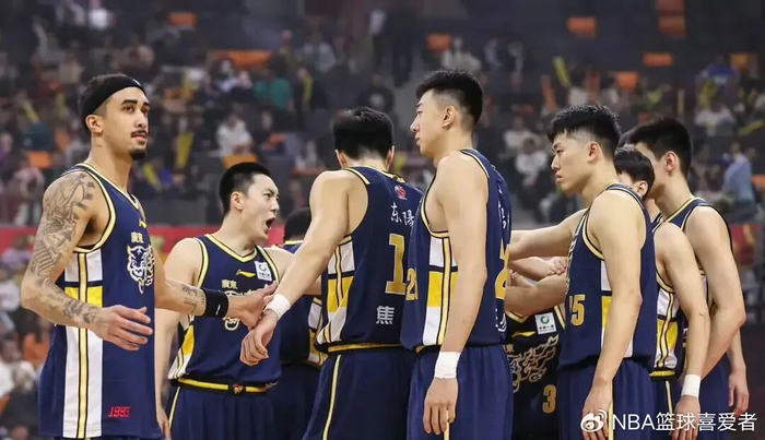 社区互动-越打越差！25岁前锋在广东七个赛季，杜锋苦心培养|广东男篮|张皓嘉|徐昕|浙江男篮|北控男篮_新浪体育_新浪新闻