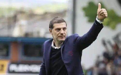 体育娱乐-摇滚乐圣地迎来RockStar 比利奇与莱科曾并肩作战